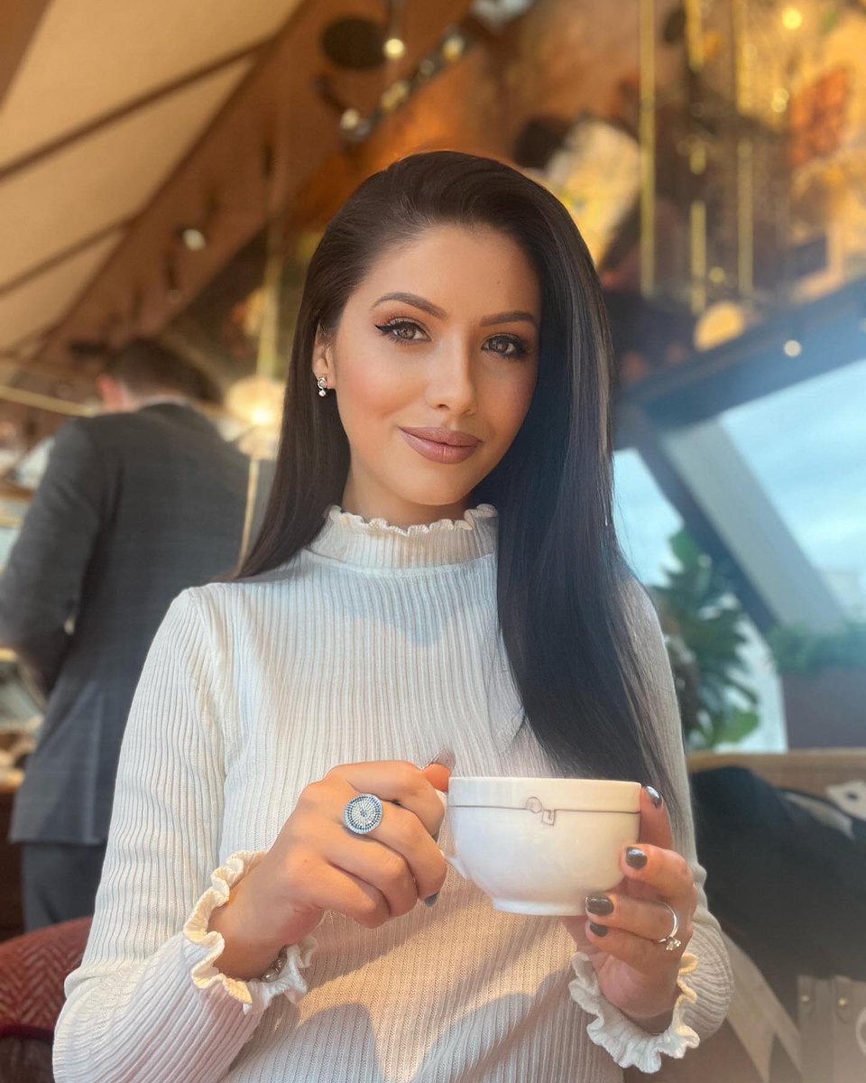 Hannah001Hello's tweet photo. Enjoy afternoon tea in this rare leisure time https://t.co/jDZI0RMvAo
