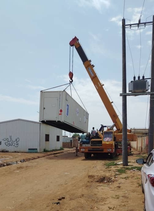 UNDP_Sudan's tweet photo. Happening now in #Rabak:

@UNDP’s oxygen PSA plant has safely arrived and is ready to serve hospitals across White Nile State.

With capacity to fill over 100 cylinders a day, the plant will boost access to life-saving medical oxygen, thanks to @GlobalFund support.

#HealthForAll https://t.co/Z7NIeYY35c