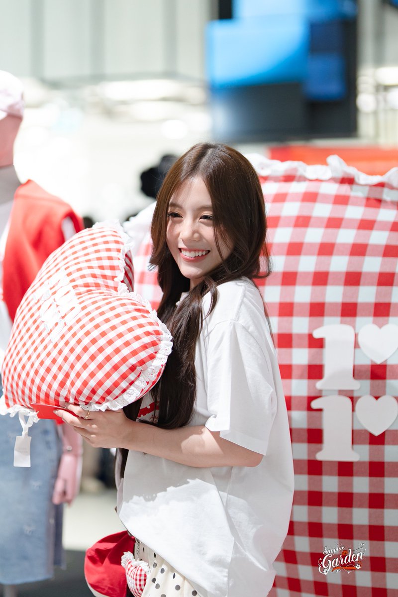 [Candid] “วี &amp; ฟ้อนด์” ในงานเปิด RonRon Thailand’s First Pop-up Store 💖 

#RonRonSiamDiscoveryxFondQRRA 
#RonRonSiamDiscoveryxWeewrya
#RonRon #RonRonTH  
#FONDnatticha  #Weewrya