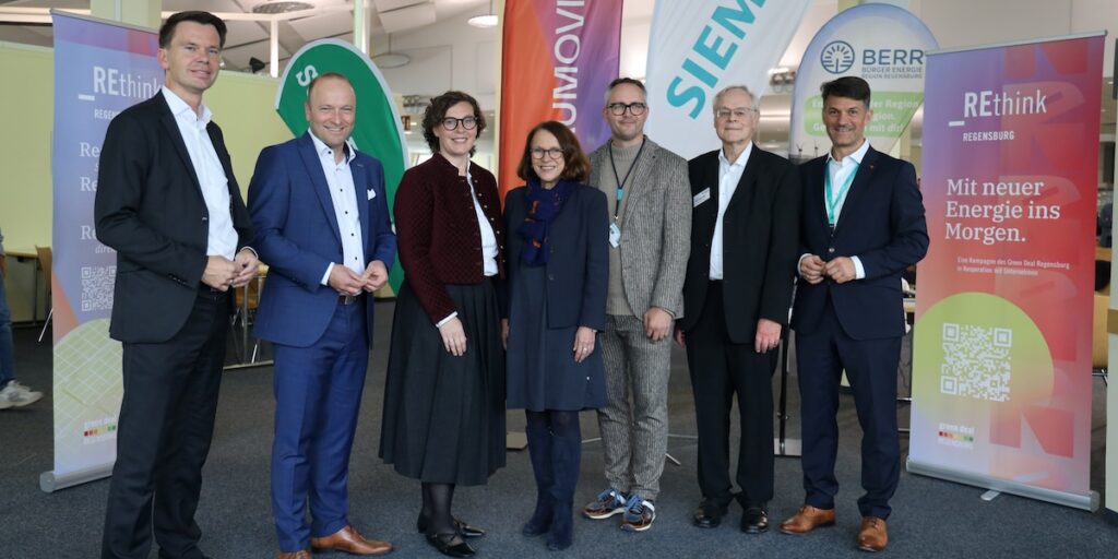 Bürgerenergiegenossenschaft liefert Solarstrom an Industriekonzerne: Im Projekt Energieareal Regensburg Ost entsteht eine Photovoltaik-Anlage mit 11 Megawatt, die Strom an einen Standort von Aumovio,… dlvr.it/TNPSTy #Photovoltaik #ErneuerbareEnergien #Solarenergie