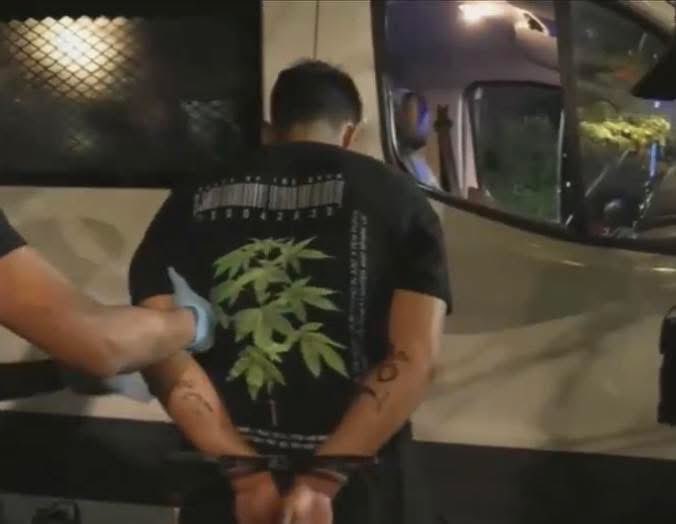 JOSEDAV66866214's tweet image. ‼️ÚLTIMA HORA: Agentes federales allanaron el interior de un edificio de apartamentos en Chicago utilizado como escondite de la banda terrorista de Maduro Tren de Aragua. 

‼️La operación utilizó casi 300 agentes y resultó en docenas de arrestos.
#TRUMP2024ToSaveAmerica