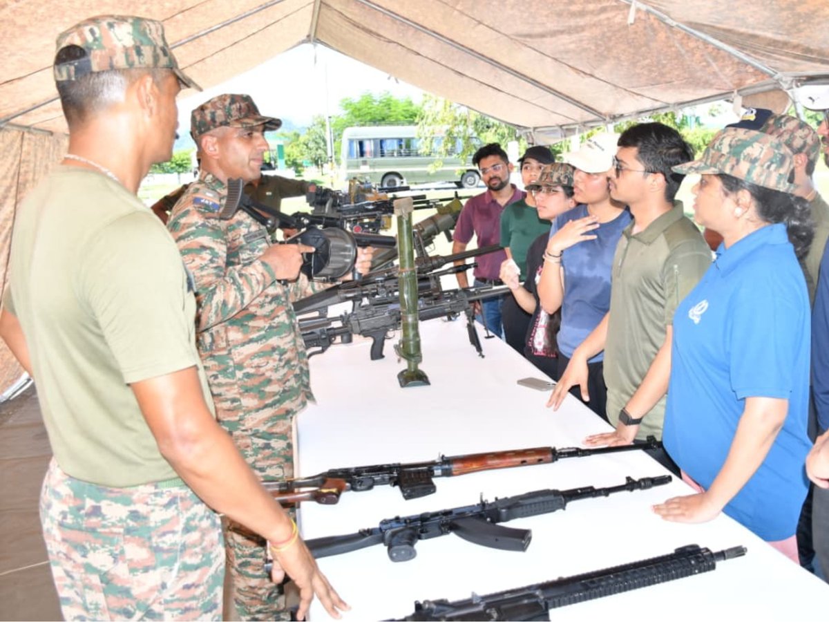 Spearcorps's tweet photo. #𝗖𝗶𝘃𝗶𝗹𝗠𝗶𝗹𝗶𝘁𝗮𝗿𝘆𝗜𝗻𝘁𝗲𝗴𝗿𝗮𝘁𝗶𝗼𝗻

Young #IRS trainees spent four days at Rayang Military Station, #ArunachalPradesh experiencing the soldier’s life at the forward areas along #NortheasternBorder.

युवा #IRS प्रशिक्षुओं ने रायंग सैन्य स्टेशन, #ArunachalPradesh में 4 दिन बिताए, #NortheasternBorder के साथ आगे के क्षेत्रों में सैनिक जीवन का अनुभव प्राप्त किया।

@adgpi 
@easterncomd 
@prodefkohima 

Facebook-https://t.co/RlIO5Er543
Instagram-https://t.co/wLxj6vMkf0