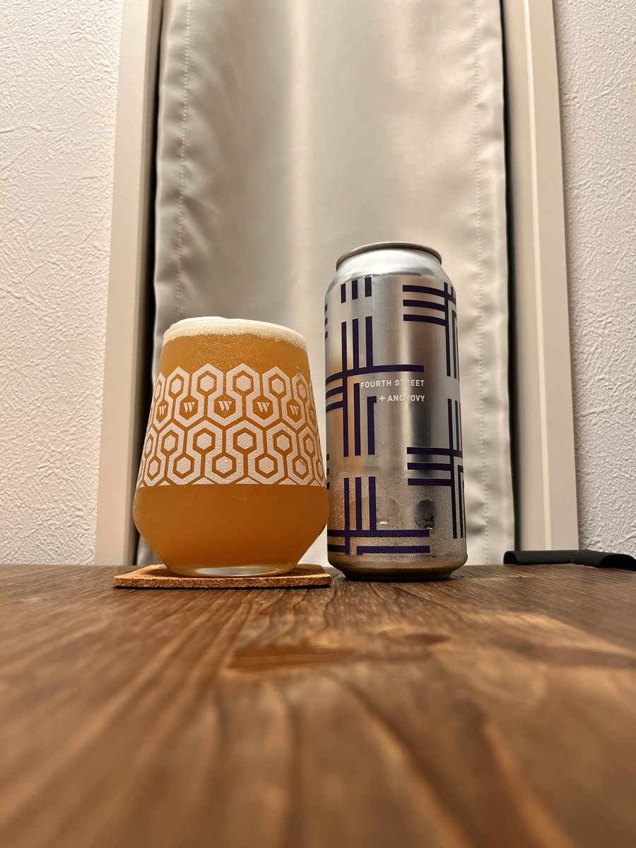 beer_telling's tweet image. アメリカ、ペンシルバニア州の #FourPoints より、Fourth Street + Anchovy。フラッグシップに特定ホップを追加するコンセプトの一本。
まずそもそもとして知らなかったのですが、アンチョビホップなんてのがあるんですね！なんつー名前を付けてるんだ！
苦味がかなり強い、うっま〜！
#クラフトビール