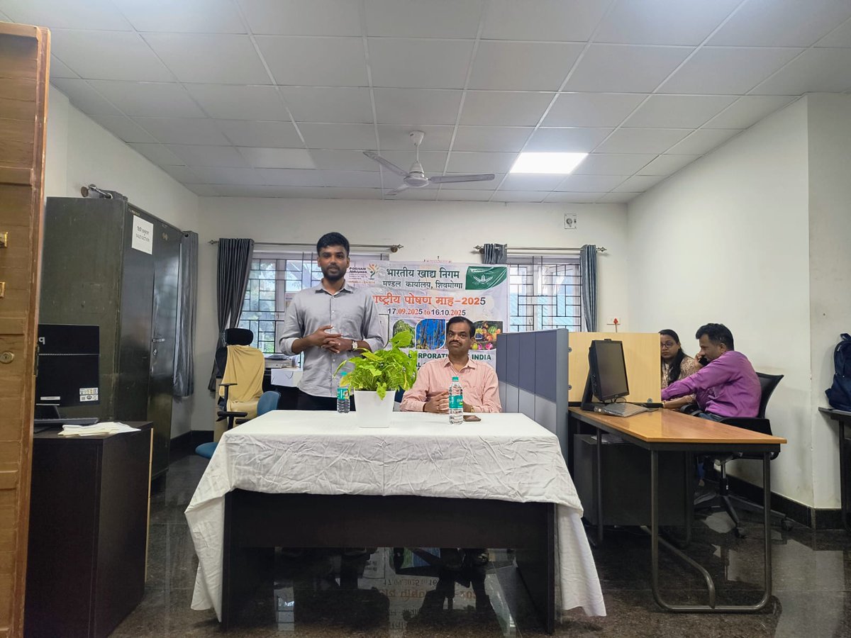 Spreading awareness on obesity and healthy living at DO Shimoga as part of #SwachhataHiSeva! 🥗🏃‍♀️
Let’s fight obesity through nutrition, movement, and mindfulness. 💪
#SwachhBharat #ObesityAwareness #HealthyIndia