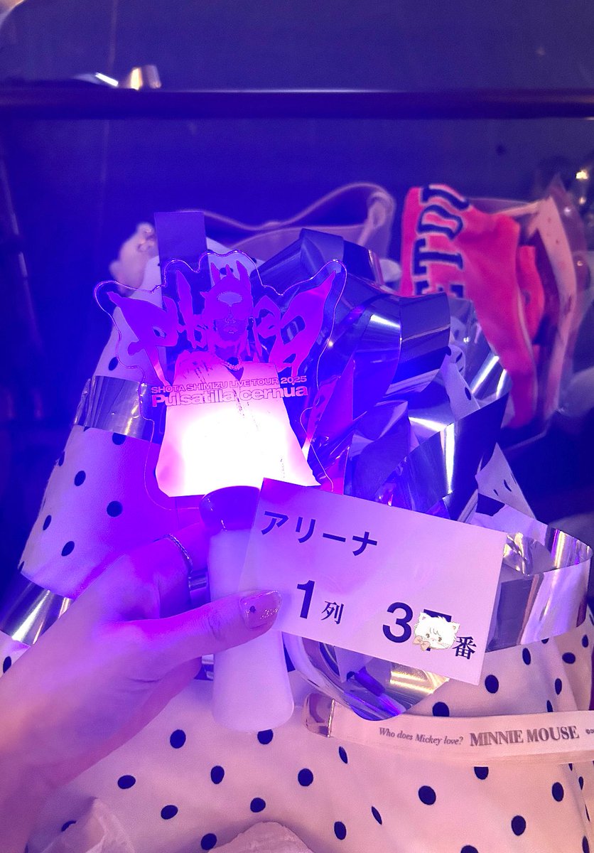 hello_o227's tweet photo. 広島で満足してたら最後の最後に😭😭😭
あの大きな会場で最前ドセンで台がちょうど目の前に🥹🥹最後に最高な光景みれてよかった😻💗🌟
#清水翔太 https://t.co/Cv1vjidKE4