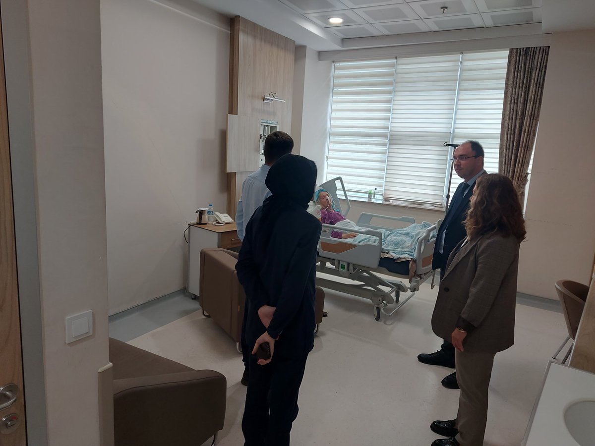 Carsamba_DH's tweet photo. 📍1 Ekim Dünya Yaşlılar Günü sebebiyle Başhekimiz Uzm. Dr. Emre Özgen ve idari ekibimiz açılan standımızı ve yatan yaşlı hastalarımızı ziyaret ederek durumları hakkında bilgi aldı.

#ziyaret 
#yaşlılargünü 
#çarşambadevlethastanesi https://t.co/3TdiZEWOys