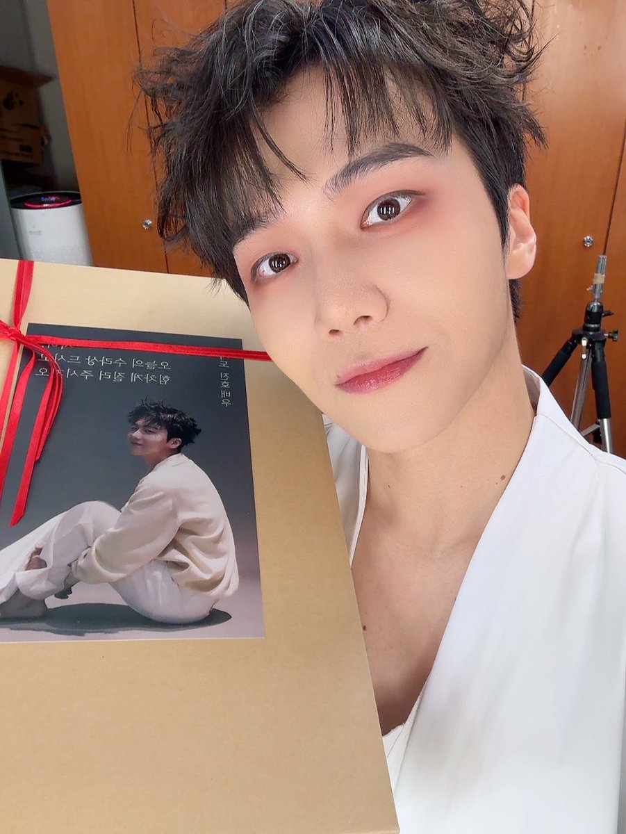 jinhojo_x's tweet photo. 나 오늘 왕이었음
고마워용💙💙 https://t.co/Ffl7nHtNlD