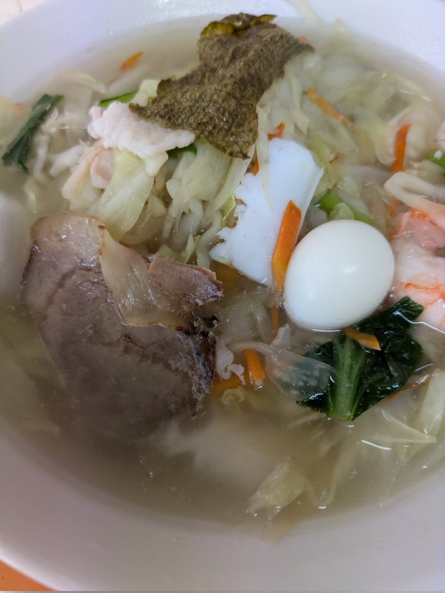 ageobau's tweet photo. ＃��玉ラーメン道場
＃日本ラーメン道場
＃ラーメン
＃埼玉
＃大宮
＃香新東町支店
大宮の香新東町支店で五目そば８００円。メニューには広東麺と五目そばがあり、広東麺は醤油味であんかけ、五目そばは塩味、町中華の五目そば！子供の頃のプチ贅沢感がよみがえる。
プリプリの大ぶりのエビがふたつ！ https://t.co/76qOCbSUgB