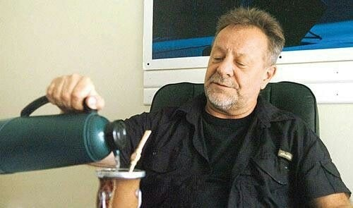 minitadelmate's tweet photo. Tomando unos mates mientras transfiero https://t.co/JZRgLtWwy7