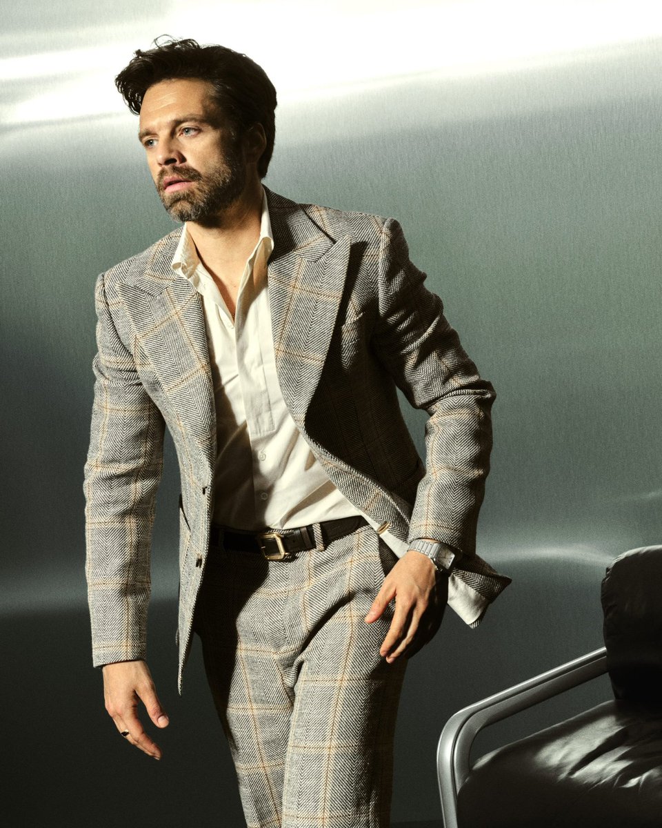 vbarn3s's tweet photo. THIS MAN IS SO DAMN HOT LIKE STOP SEBASTIAN YOU MAKE ME FEEL LIKE THE FERAL DOG GIF https://t.co/YBrEZqjYpD
