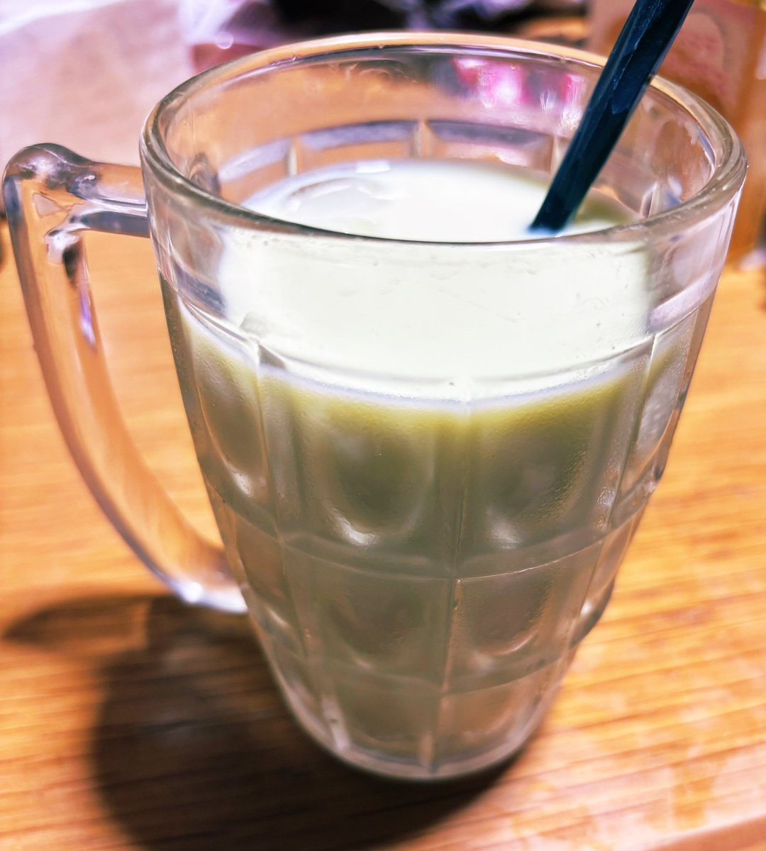 0120oreo's tweet photo. めちゃ簡単に抹茶オレ作るレシピ見つけた
牛乳と、かき氷シロップ抹茶味だけ https://t.co/pNNItb6bDK