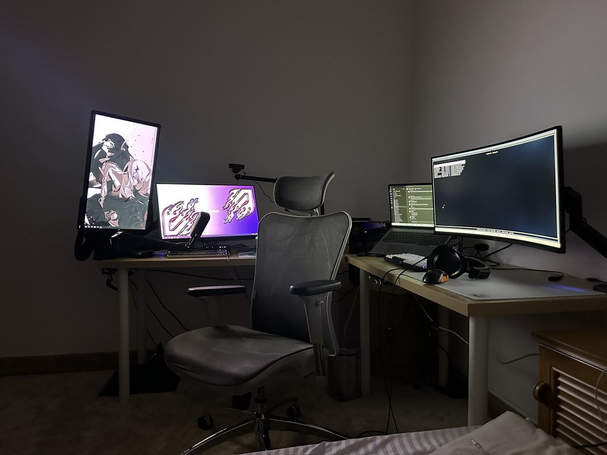 Desktop tweet media