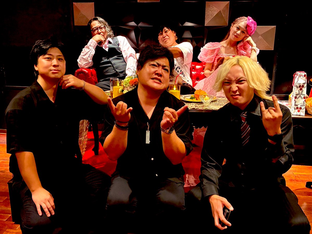 cxtxtxxx's tweet photo. 先日は私たちのwedding partyにお越しいただき、本当にありがとうございました💒💐.*.ﾟ

1日があまりにもあっという間でした🕊️

そして今までの人生で1番楽しかった日でした🤝💞

大切な人同士が笑い合ってるって
本当にしあわせなこと🍀*゜

ずっとずっとこれからも
大切にさせて下さい🌼*ﾟ https://t.co/HYLT3kmEZd