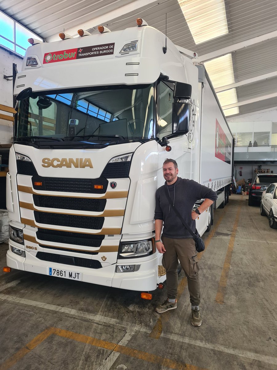 ArnaizRojo's tweet photo. V8 power 🚛🥰 https://t.co/2h9meEYoT6