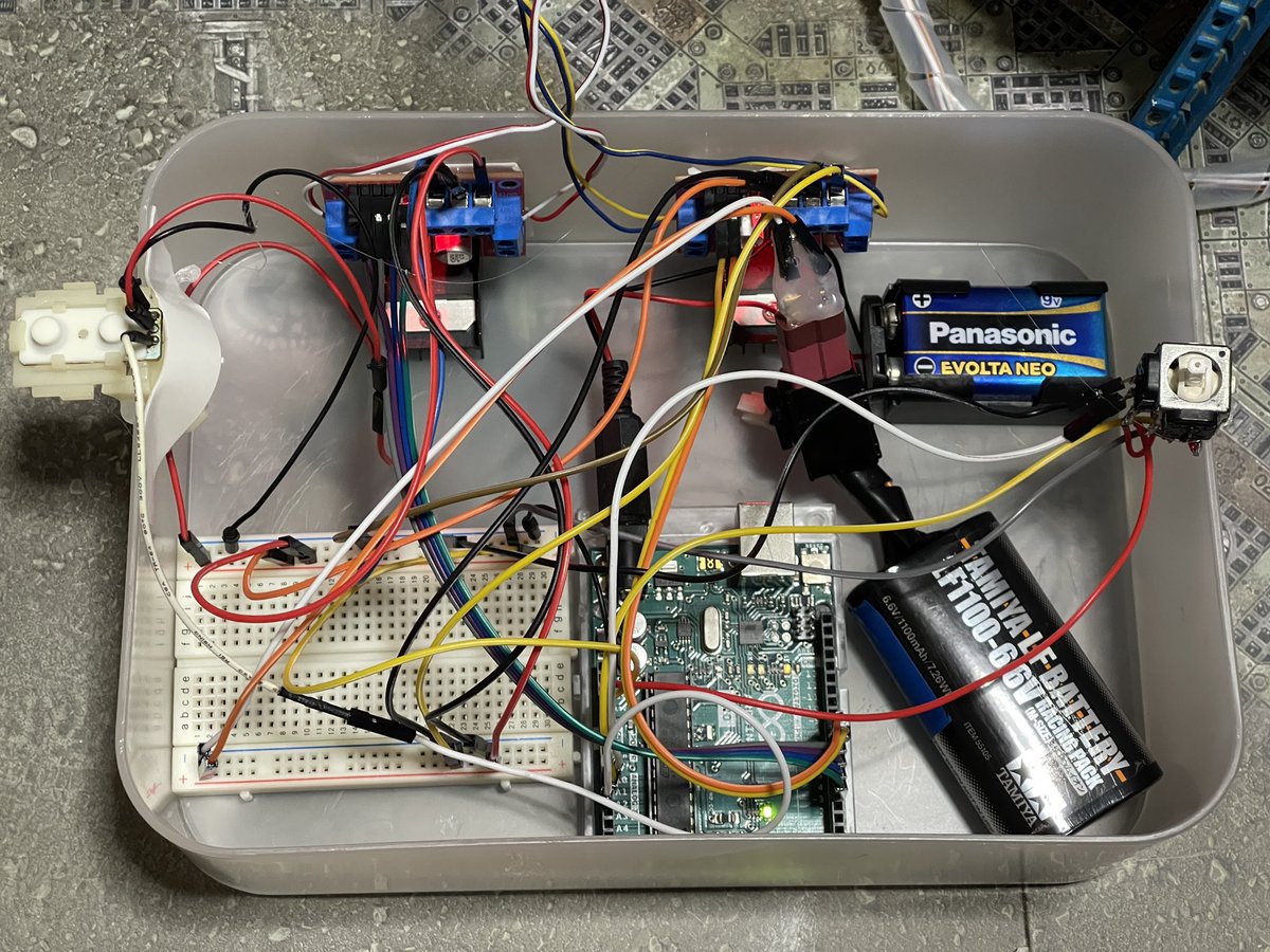 A_CometHeart's tweet photo. ( 。^ω^。)ノ 「ウォーキングストンパ」のリモコンを、Arduinoマイコンにジャンク品の部品やらを繋いで新調しました♪
#ウォーハンマー #warhammer #WarhammerCommunity #warhammer40k #ork #stompa #Arduino #電子工作
https://t.co/wP2Mr3Z0UE https://t.co/zt96I1OO6S