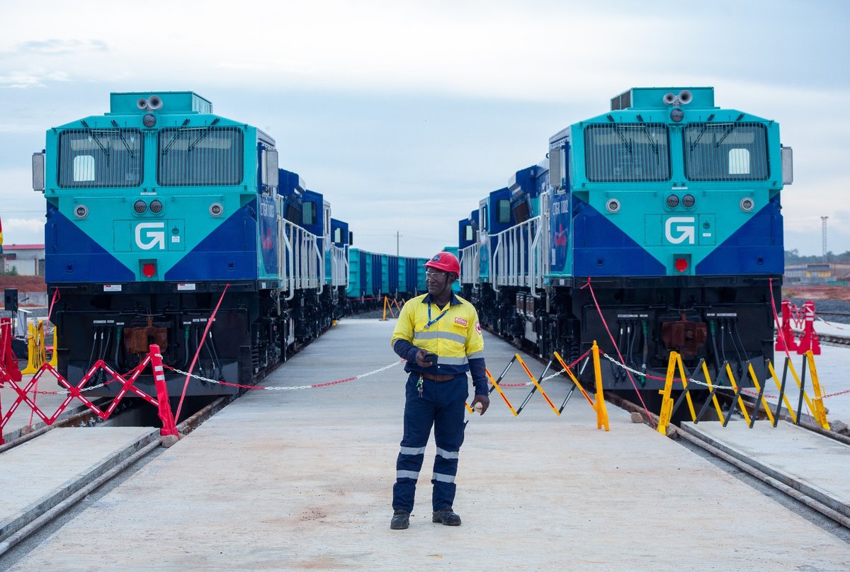 Les quatre premières locomotives du projet Simandou sont arrivées en Guinée guinee-eco.com/2025/09/30/332…