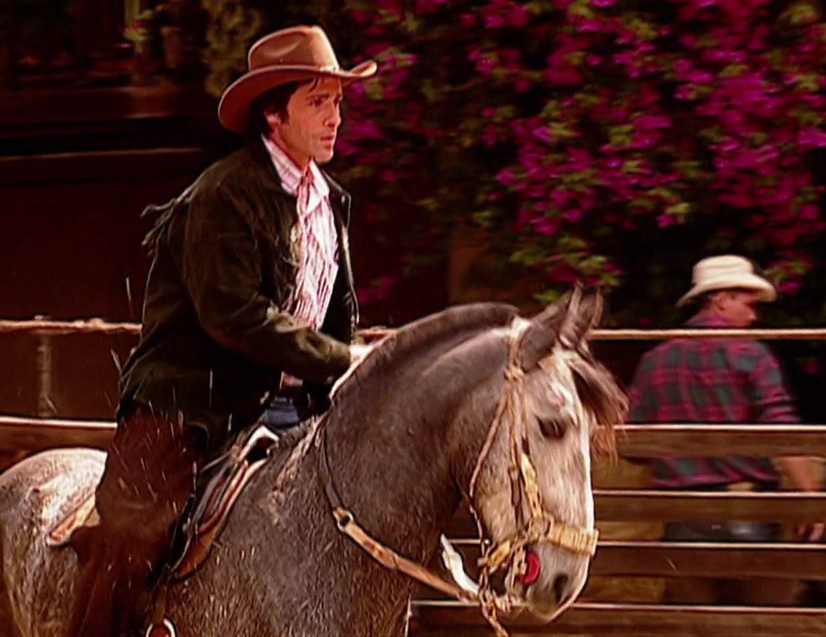 PasdeGavilanes's tweet photo. #PasiónDeGavilanes #PDG83 Fernando decide seguir a Sarita en una de sus salidas por los terrenos. https://t.co/eR440zn58c