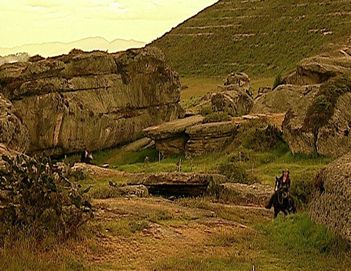 PasdeGavilanes's tweet photo. #PasiónDeGavilanes #PDG83 Fernando decide seguir a Sarita en una de sus salidas por los terrenos. https://t.co/eR440zn58c