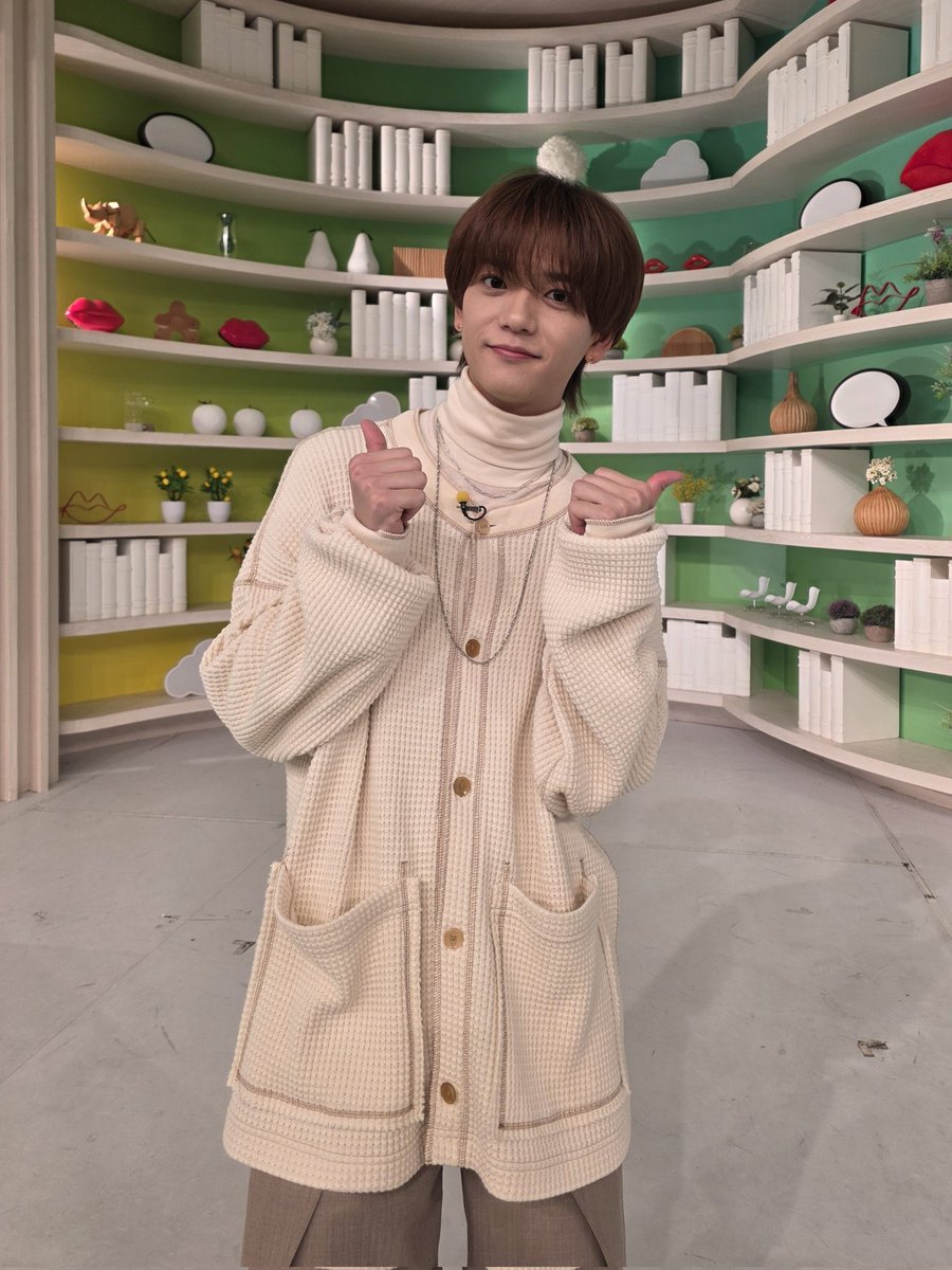 ___canon__'s tweet photo. 中島さんがタートルを着る季節きたーーー❤︎

顔の上に名前が出てくるって。。
すごい才能すぎる。

#FANTASTICS
#中島颯太
@nakajima_1st 
#DayDay 
@ntv_DayDay https://t.co/Ya9uFG7JNY