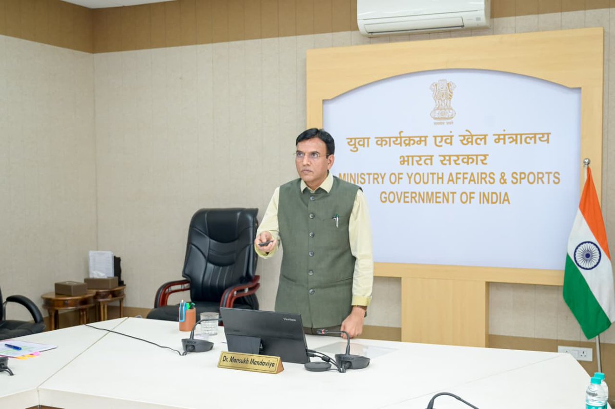 MYBharatHQ's tweet image. Hon’ble Minister of Youth Affairs &amp;amp; Sports, Dr. Mansukh Mandaviya, launched the MY Bharat Mobile App on 30th Sep 2025 in New Delhi. 
Available on Play Store &amp;amp; App Store, It empowers youth to learn, volunteer &amp;amp; contribute to Viksit Bharat@2047
#MYBhara

@YASMinistry @_NSSIndia