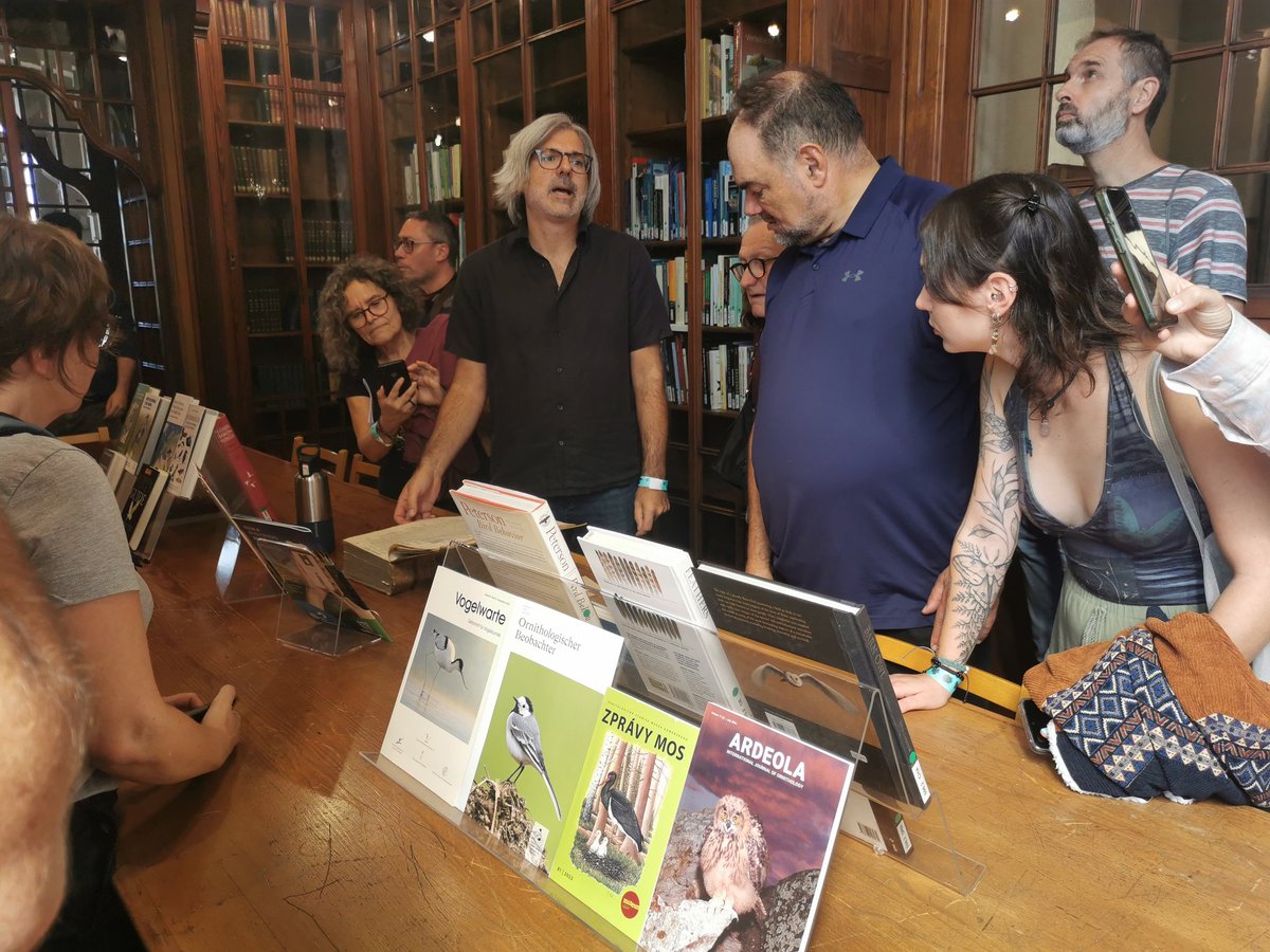montsevolcanica's tweet photo. Quin luxe la visita al Castell dels Tres Dragons i la biblioteca del #MCNB. Moltes gràcies @miguelnavasf 🤗
#DocAmbCat https://t.co/DNOjX6Ddxl