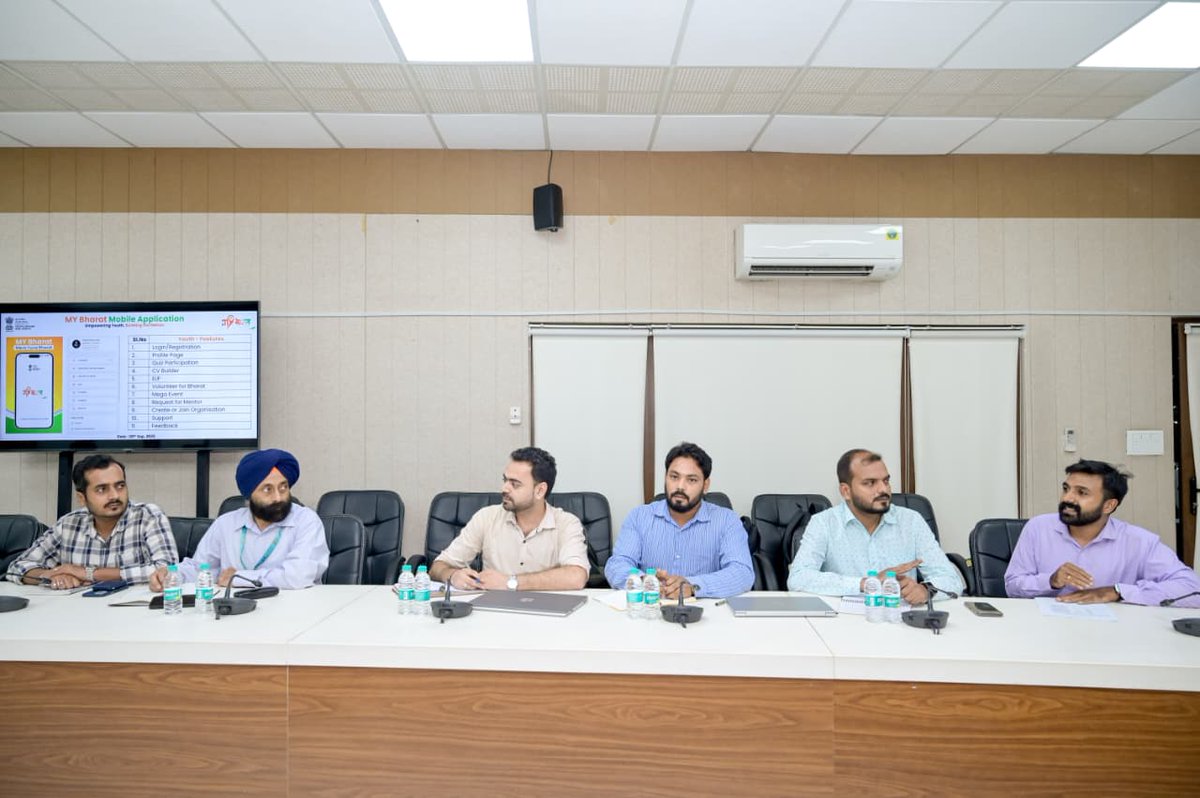 MYBharatHQ's tweet image. Hon’ble Minister of Youth Affairs &amp;amp; Sports, Dr. Mansukh Mandaviya, launched the MY Bharat Mobile App on 30th Sep 2025 in New Delhi. 
Available on Play Store &amp;amp; App Store, It empowers youth to learn, volunteer &amp;amp; contribute to Viksit Bharat@2047
#MYBhara

@YASMinistry @_NSSIndia