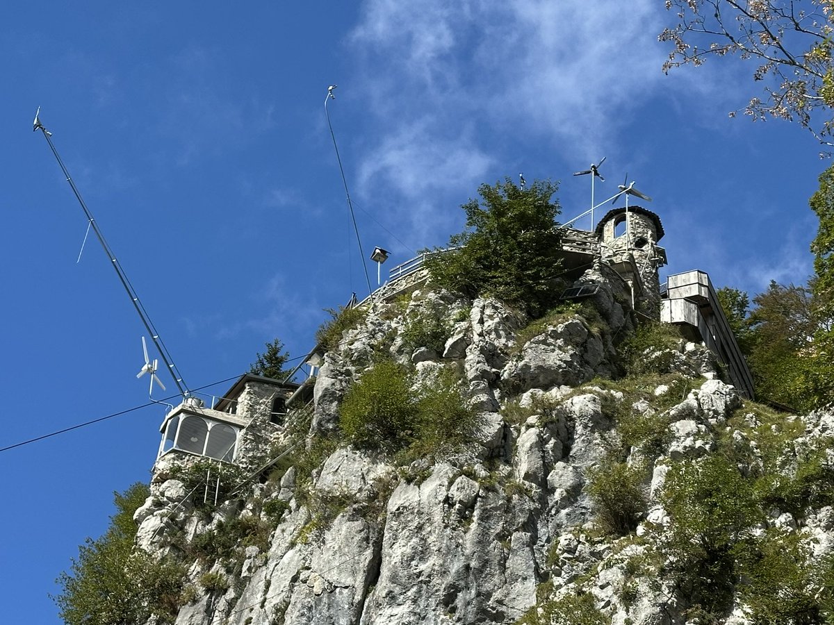 Ni ga v Sokoljem gnezdu. Preselil se je na nebesno stran. Počivaj v miru, dragi Franc Stroj.