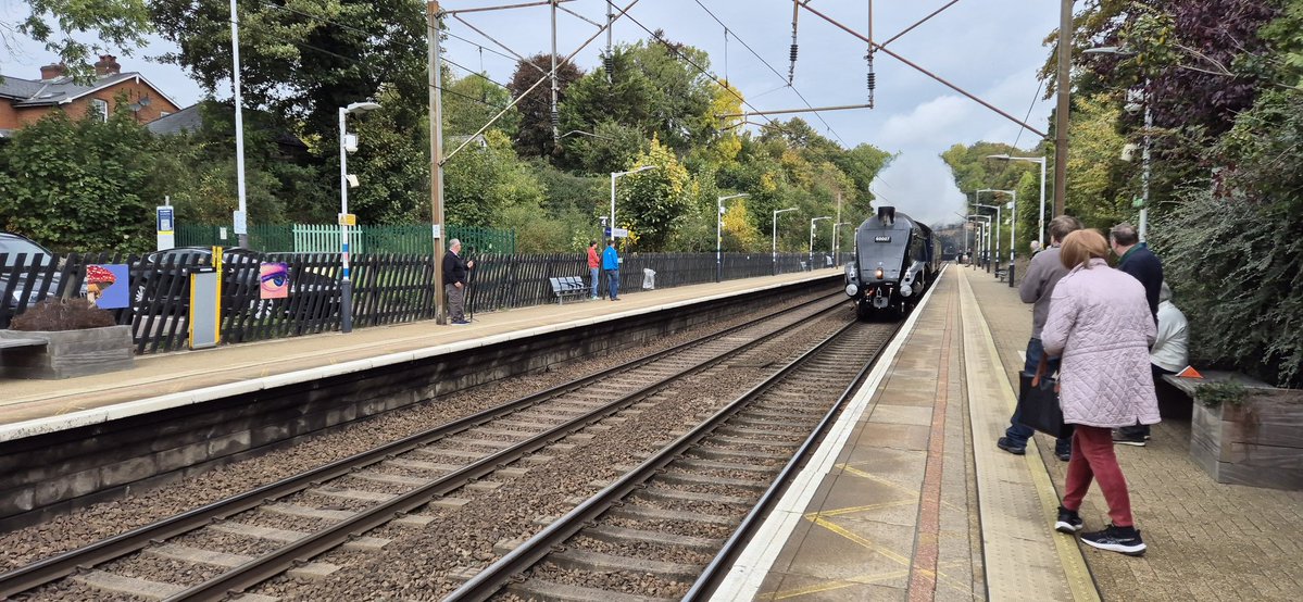 The Sir Nigel Gresley heading south at Welwyn North.