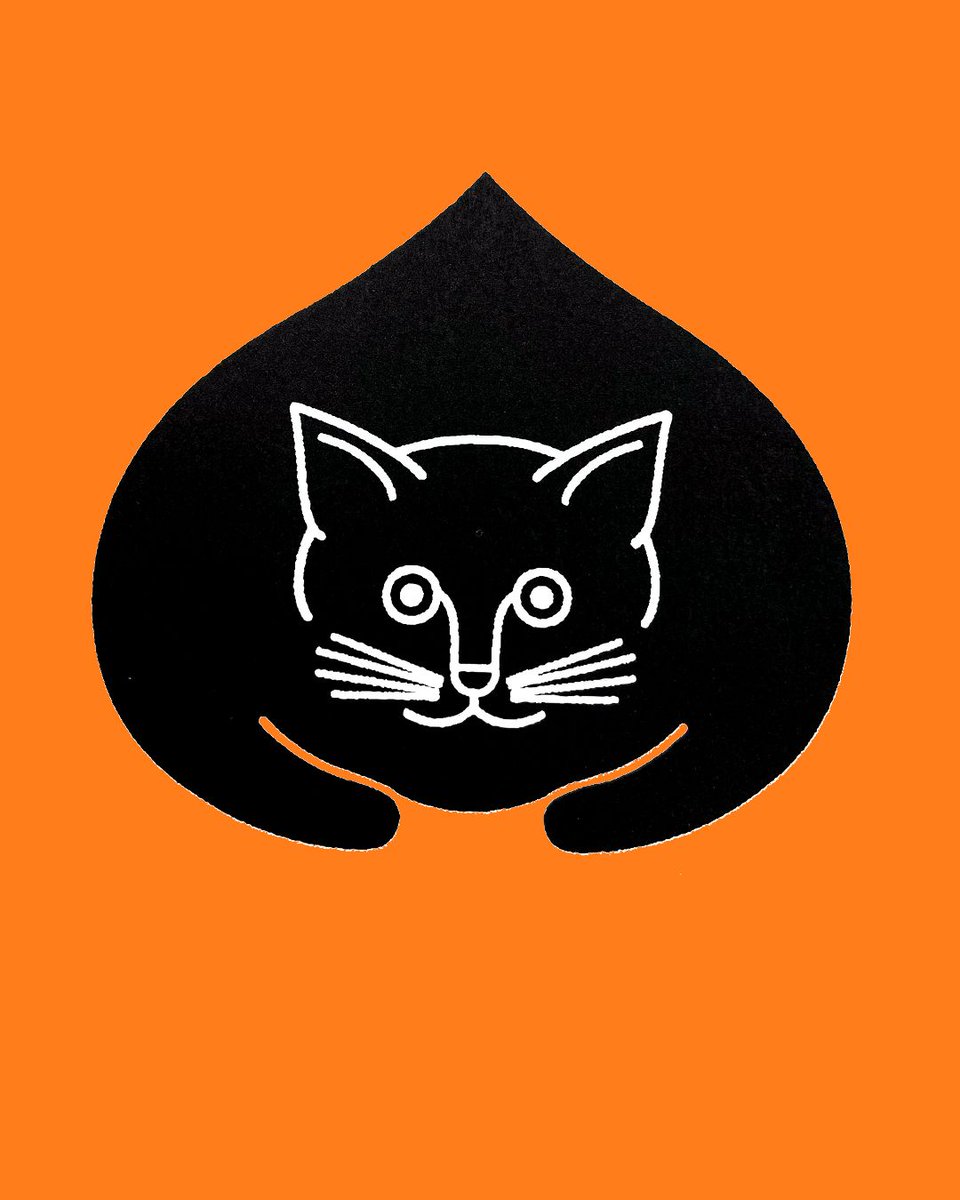 PeoplesGDArc's tweet image. Logo for 吞竜文庫ももとせ Momotose, a Japanese tea café + store, 2012 designed by nMAKE inc. coton design. archived by Althea Carlin. Depicts a chubby cat sitting in the shape of a peach. From “Logos from Japan,” published by Counter-Print.

#PeoplesGDArchive
#GDArchive