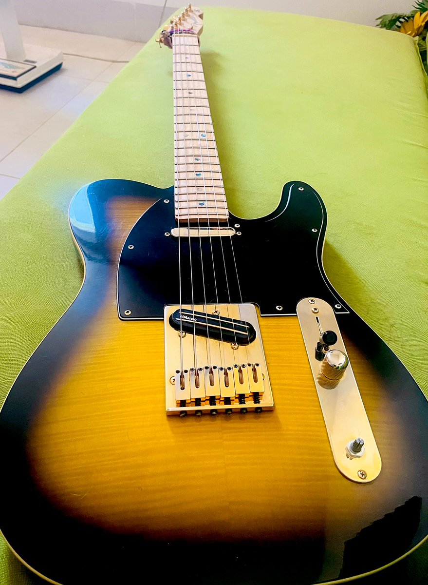 shavi669's tweet photo. My beautiful Telecaster with it’s new pickguard! And I go back to black...! 
#Telecaster
#SignatureModel
#Fender https://t.co/r3imCkzmc7