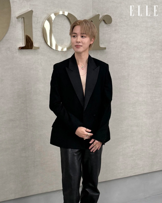 BIZBoost's tweet photo. Jimin was a living daydream at the Dior Fashion Show 🌸✨ https://t.co/XaTV0VoOzl