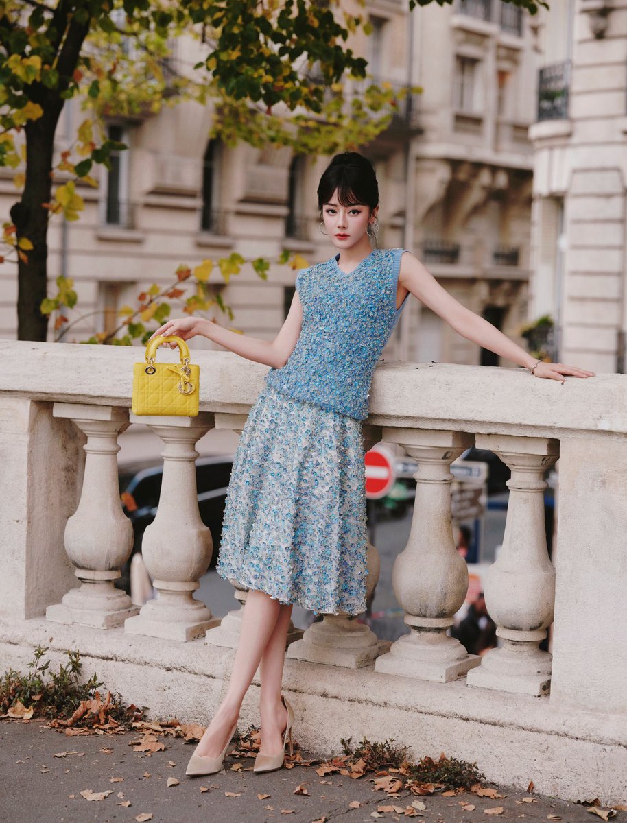 คุณหนูพร้อมออกงานแล้ว

#DilrabaDiorSS26
DILRABA DIOR PFW25