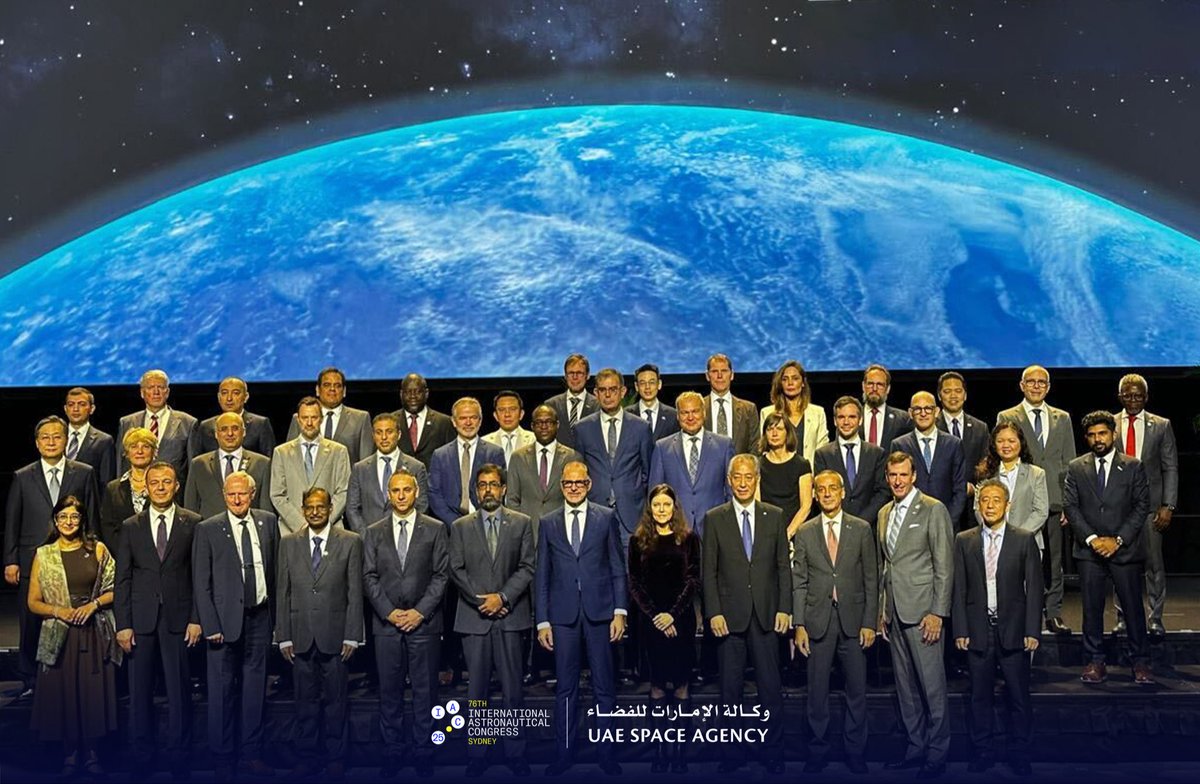 uaespaceagency's tweet image. خلال قمة قادة الفضاء التي نظمها الاتحاد الدولي للملاحة الفضائية على هامش المؤتمر الدولي للملاحة الفضائية 2025، جدّدت دولة الإمارات تأكيد التزامها الراسخ بتعزيز التعاون الدولي في مجال استكشاف الفضاء، باعتباره ركيزة أساسية لضمان مستقبل مستدام لهذا القطاع الحيوي.

كما استعرضت الدولة…