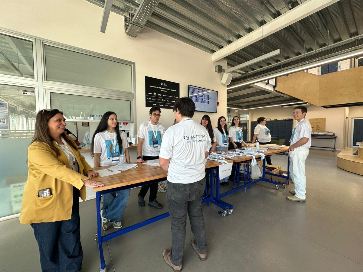 ingenieria_UM's tweet photo. Arrancamos el primer día de la Quantum Hackathon Latam 2025: la primera hackathon internacional de computación cuántica de Latinoamérica 🌎
Estudiantes y docentes de todo Latinoamérica se acreditan con nuestro equipo de voluntarios 💪🏻👏🏻
#IRaMÁS #Hackathon #Ingeniería #FIUM https://t.co/3v4QfyKSVU