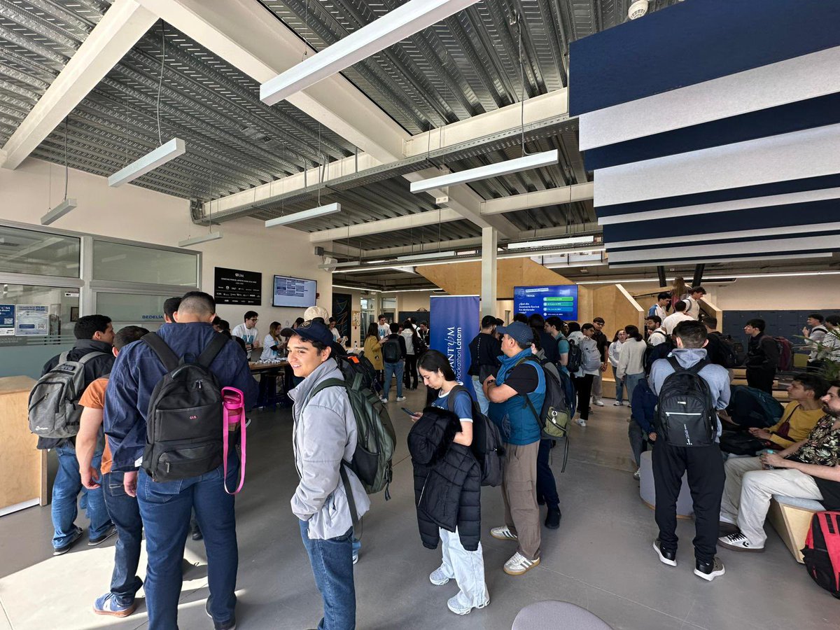 ingenieria_UM's tweet photo. Arrancamos el primer día de la Quantum Hackathon Latam 2025: la primera hackathon internacional de computación cuántica de Latinoamérica 🌎
Estudiantes y docentes de todo Latinoamérica se acreditan con nuestro equipo de voluntarios 💪🏻👏🏻
#IRaMÁS #Hackathon #Ingeniería #FIUM https://t.co/3v4QfyKSVU