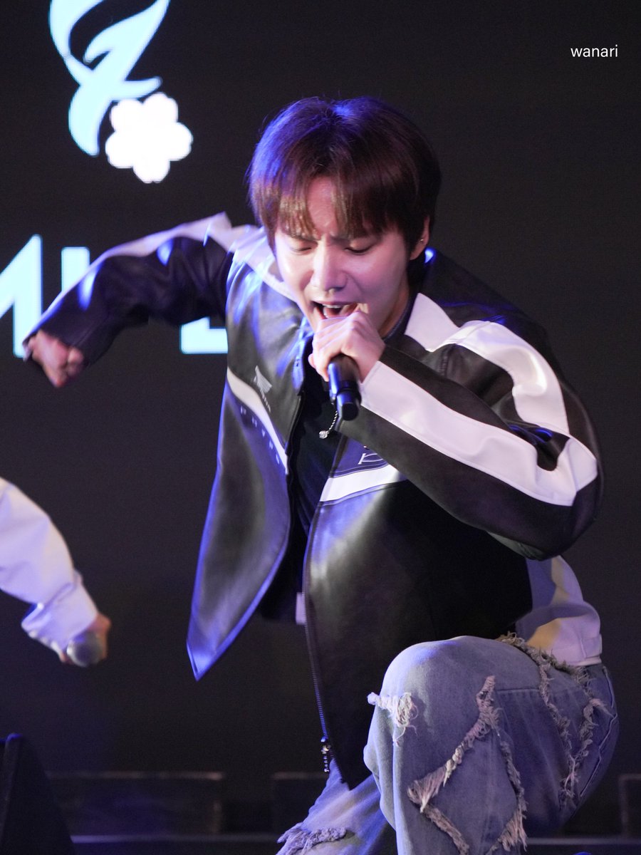 100___wanari's tweet photo. 2025.04.04
오사카
종환
#FAVE1 #페이브원 #종환 #조나리 #조날 #JongHwan  
@100per_jonari @FAVE1_official https://t.co/rsvTqnh66a