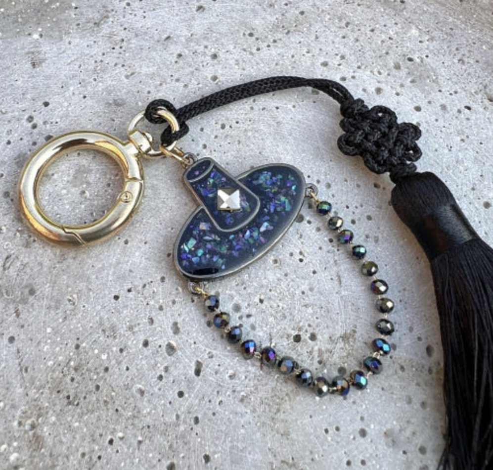 🎉 오픈!  
카모모님(<a href="/kimcamomo/">kimcamomo/카모모</a>)과 함께한 2024 레진 추계 공모전 수상작  
<저승사자이지만 큐피드가 되고싶어>  
😇 남신(진짜 신) × 😈 저승사자  
귀엽고 섹시한 배틀 러브 코메디!  
총 8편 완결로 한가위 책임집니다🔥  
RT 🎁 3분께 갓 키링 증정! (발표 10/15)  
👉 lezhin.com/ko/comic/cupid…