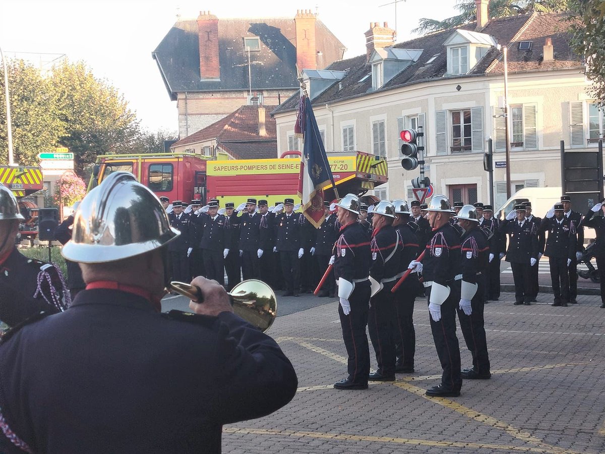 Préfet de Seine-et-Marne (@prefet77) on Twitter photo #cérémonie  | 🚒 Mercredi 1er octobre 2025, Yannis Bouzar, sous-préfet de #fontainebleau, s’est rendu au SDIS de Fontainebleau pour assister à la passation de commandement. #cérémonie  | 🚒 Mercredi 1er octobre 2025, Yannis Bouzar, sous-préfet de #fontainebleau, s’est rendu au SDIS de Fontainebleau pour assister à la passation de commandement.