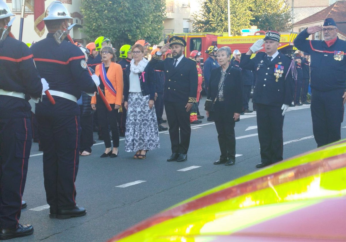 Prefet77's tweet image. #cérémonie  | 🚒 Mercredi 1er octobre 2025, Yannis Bouzar, sous-préfet de #fontainebleau, s’est rendu au SDIS de Fontainebleau pour assister à la passation de commandement.