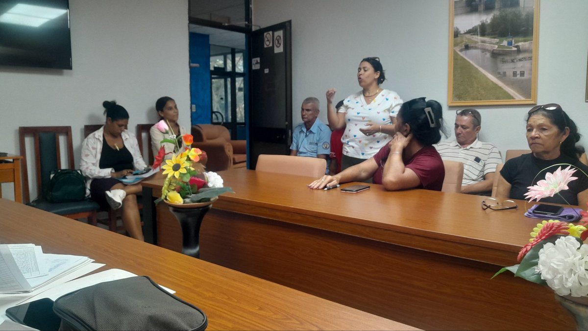 DirInvDprhltu's tweet photo. Se realiza matutino en nuestra Delegación, donde se evalúa las estrategias a seguir en los trabajos fundamentales.
#DPRHCuba
#DPRHLasTunas https://t.co/tDcb1Z60av