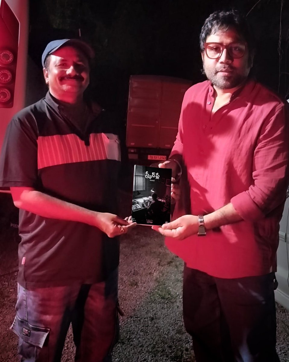 sreekanth_offI's tweet photo. Sujatha's #Screenplay - A Must read for every aspiring Writer and Director.

Glad that @DirectorMaruthi Garu &amp; 
@DarlingSwamy9 garu has put their best foot to bring this in Telugu.

Best wishes from hero @imvangasandeep garu 🎉

@AnvikshikiPub @vrsiddareddy https://t.co/rWeiPg3Shc