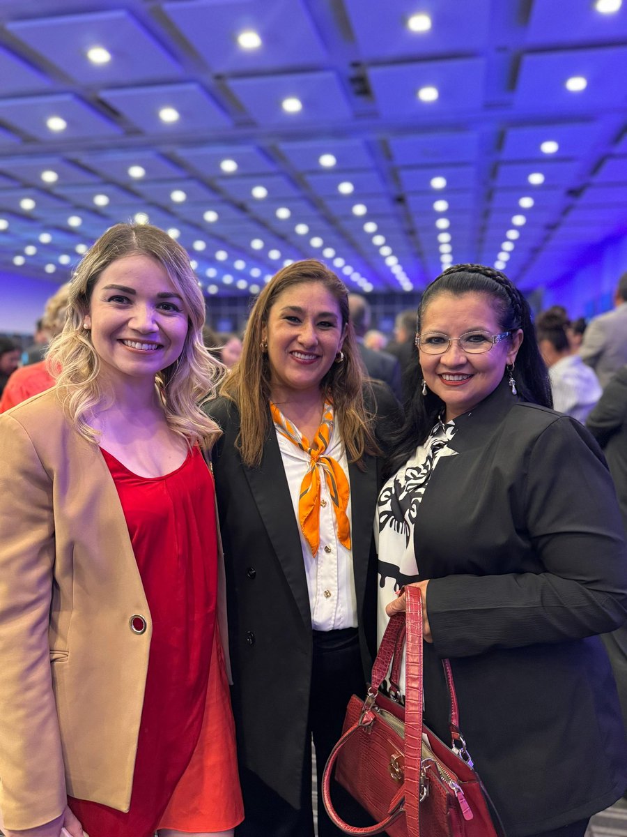 Hoy acompañé el 1er Informe de Actividades del Magistrado Presidente <a href="/braulioguerra/">victor suarez</a> en el Poder Judicial del Estado de Querétaro.
Fue muy inspirador conocer los avances y la visión que siguen impulsando una justicia más fuerte para todas y todos en nuestro estado.
¡Muchas