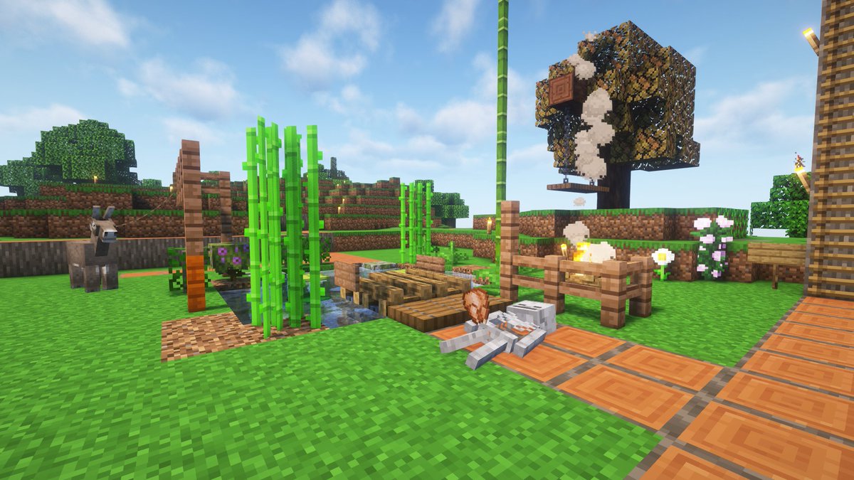 tinytowerMC's tweet image. so many things to see all under one lion ladder