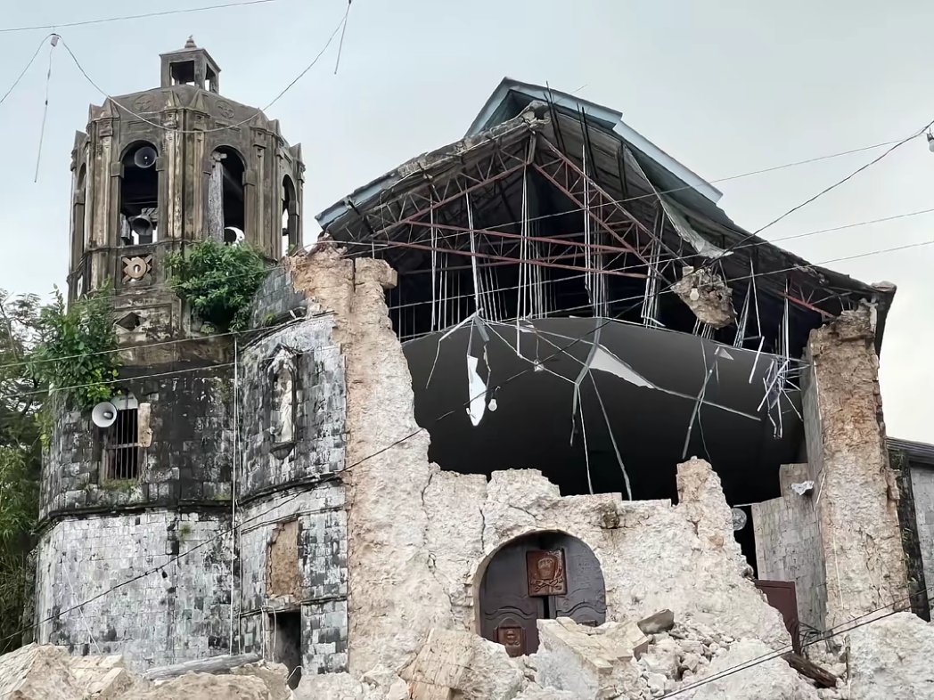 15YangSarang10's tweet photo. Nothings feels more terrifying than facing any disaster away from your family๐ฅบ
#PrayForCebu
#prayforvisayas https://t.co/KlX3fzifa5