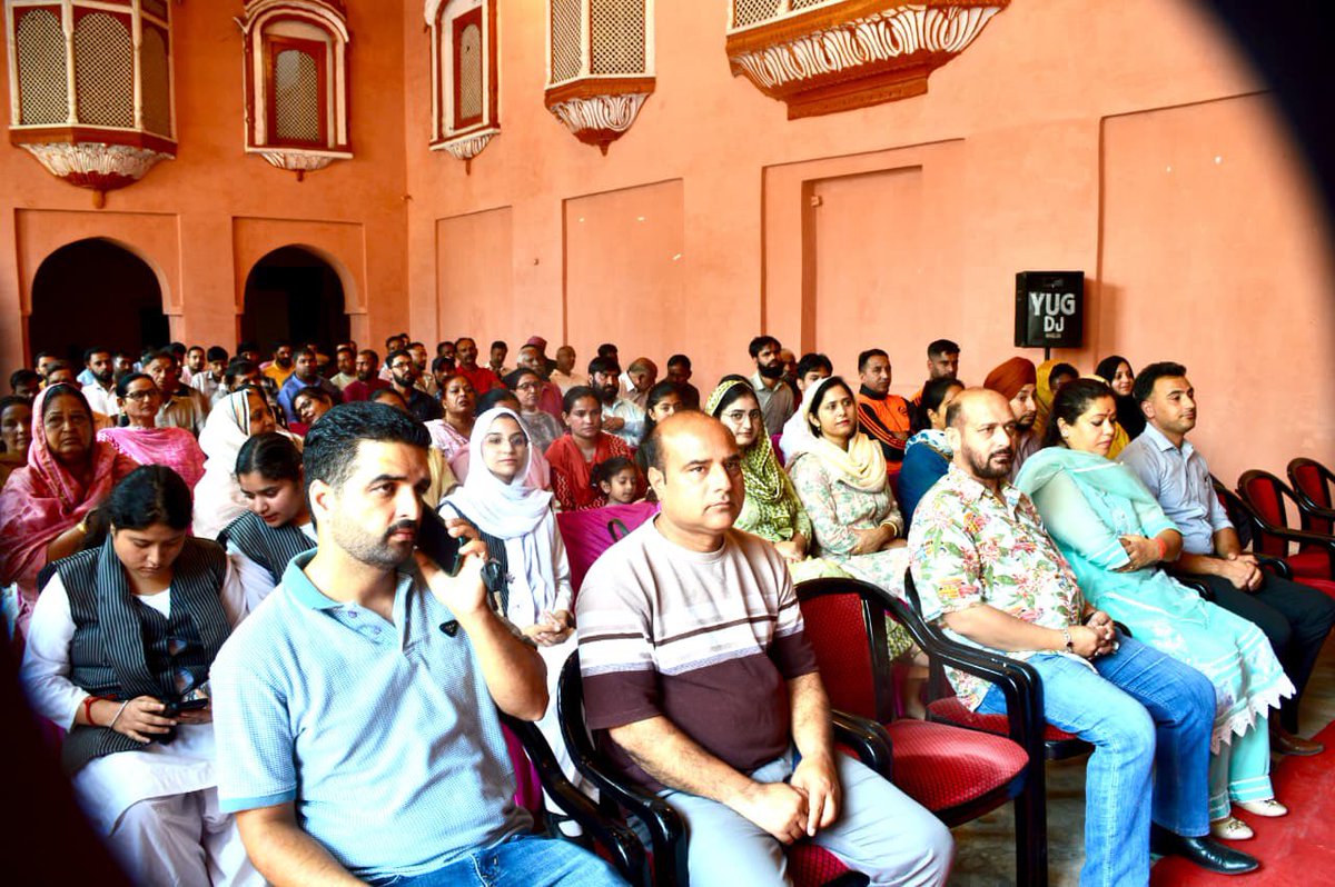 Felicitation held for sanitation staff &amp; Swachhta Ambassadors on Sewa Parv by MC Punch. Grateful to DC Sir, ADDC, ACR &amp; other guests for gracing the occasion.
<a href="/MoHUA_India/">Ministry of Housing and Urban Affairs</a> <a href="/SwachhBharatGov/">Swachh Bharat Urban</a>
<a href="/diprjk/">Information & PR, J&K</a> <a href="/GulistanNewsTV/">Gulistan News</a> <a href="/DailyExcelsior1/">Daily Excelsior</a> <a href="/SayeedSpeaks/">M Sayeed सईद سعید</a> 
#SewaParv 
#CleanandGreenPunch
