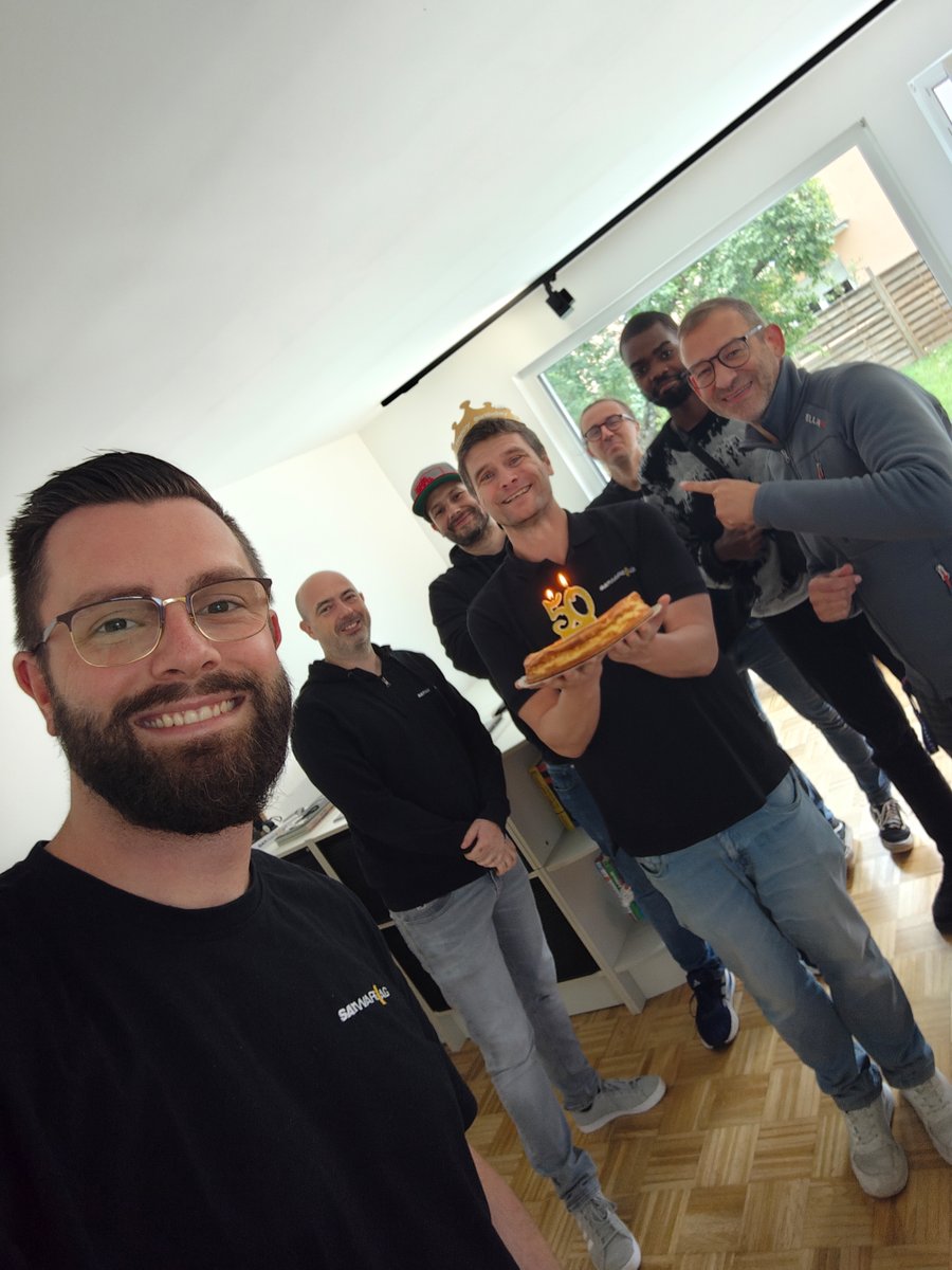 Herzlichen Glückwunsch nachträglich zum 50. Geburtstag an unseren geschätzten Michael Eric Walter Wegener! 🎉 Bei der satware AG wäre es ohne Dich nur halb so schön. Auf viele weitere gemeinsame Jahre voller Erfolg, Freude und Umarmungen!