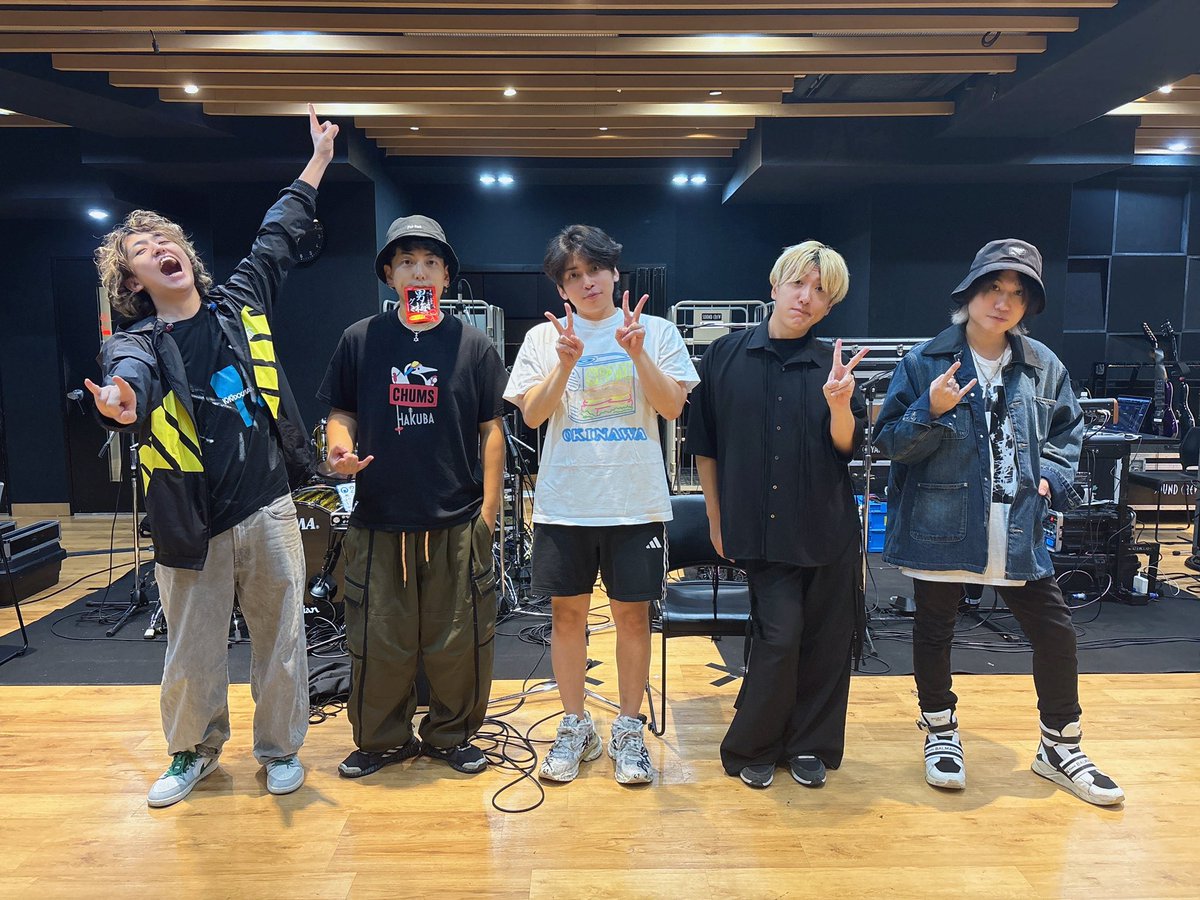 Gero2525's tweet photo. ツアー最終リハーサルお疲れ様でした！！！

あとはライブでぶちかますだけや！！！

今年もよろしくお願いします！！！！

✌😁✌ https://t.co/LpJM100LjR