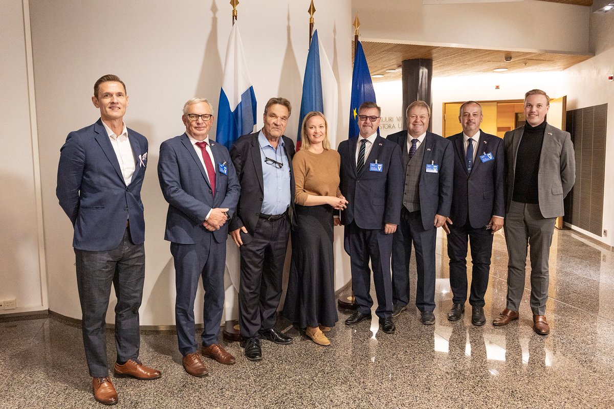 SuomenEduskunta (@suomeneduskunta) on Twitter photo Tšekin senaatin EU-asioiden valiokunta oli vieraana suuren valiokunnan kokouksessa eduskunnassa 1.10.
👉 Lue tiedote: eduskunta.fi/FI/tiedotteet/… Tšekin senaatin EU-asioiden valiokunta oli vieraana suuren valiokunnan kokouksessa eduskunnassa 1.10.
👉 Lue tiedote: eduskunta.fi/FI/tiedotteet/…