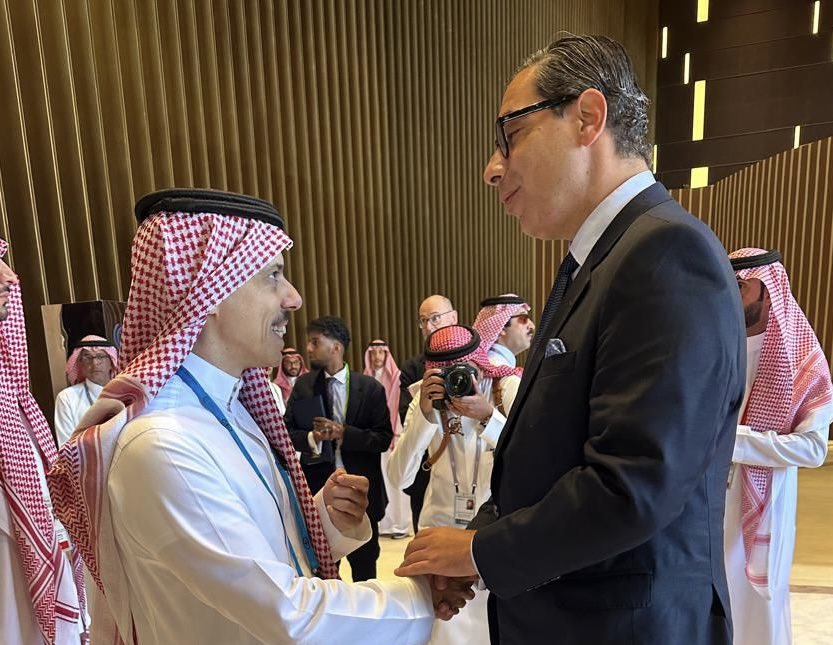 Delighted to be in 🇸🇦 in AlUla &amp; join fellow Foreign Ministers and high-level participants at the “Munich Leaders Meeting” at the invitation of His Highness Prince Faisal bin Farham Al Saud, Minister of Foreign Affairs of the Kingdom of Saudi Arabia, to discuss current foreign
