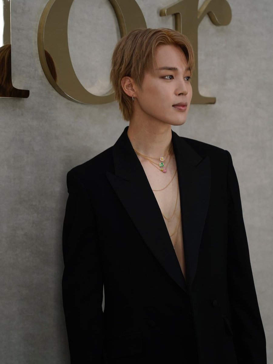 sanjoonee's tweet image. Park Jimin Is Literally An Angel Walking This Mortal Realm!
JIMIN AT PARIS FASHION WEEK
DIOR GLOBAL AMBASSADOR JIMIN
#JiminxDior #DiorSS26 #PWF @Dior
